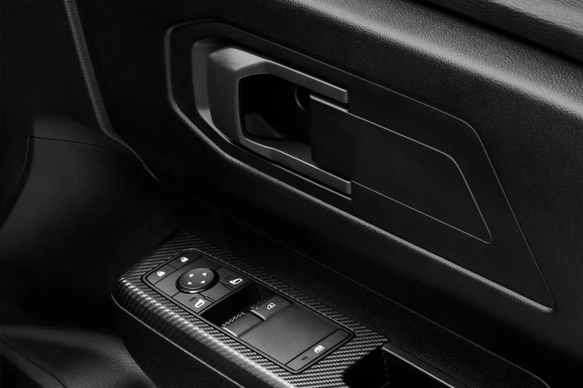 imgi_37_all-new-triton-single-cab-interior-05